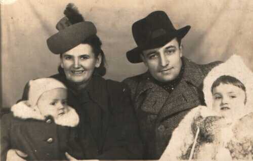 Kazimiera i Stanisław z córkami (ok. 1949)